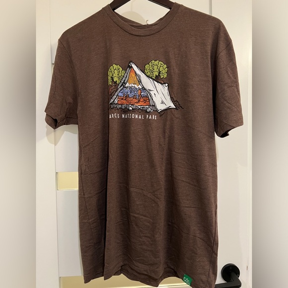 Arches National Park Other - New Arches Tent National Park Camp T-Shirt Coffee Gender-Neutral Medium NWT